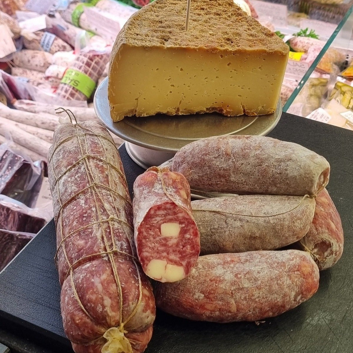 IL GUSTOSO "Salamino di suino con dadini di formaggio Stravecchio"